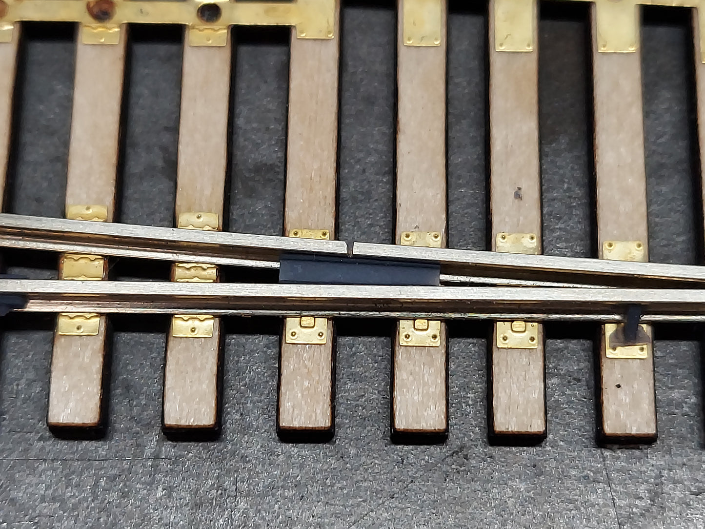 HO Turnout Rail Braces
