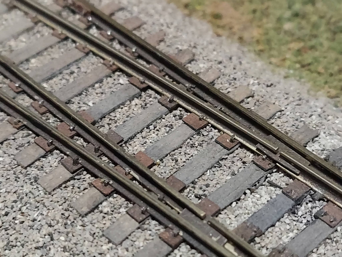HO Scale Spikes 766 per pack